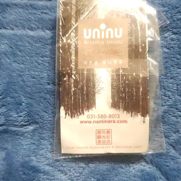 NWT KEYCHAIN ACCESSORY - Picture 2 of 2